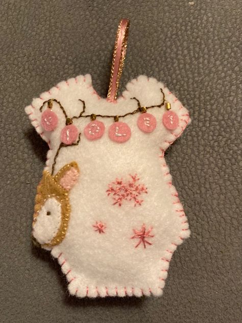 For my new grandbaby, her birthdate is embroidered on the back! Felt Baby Ornament, Baby Felt Ornament, Christmas Diy Felt, Stuffed Ornaments, Diy Christmas Ornaments Rustic, Diy Felt Christmas, Pink Ornaments, Diy Felt Christmas Ornaments, Handmade Felt Ornament