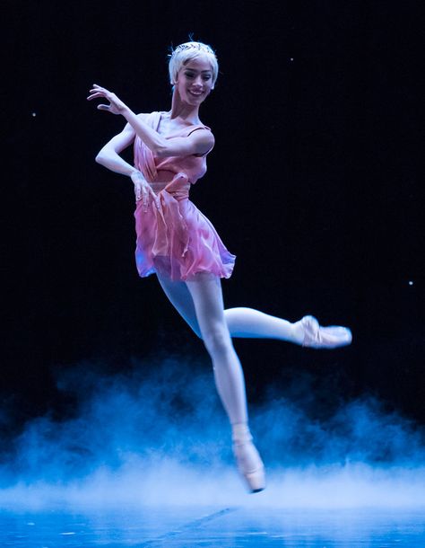 La Compañía Nacional de Danza junto a la Orquesta Sinfónica de Bilbao, unidas para ofrecer una gran velada de ballet Ballerina Girl, Ballet Beautiful, Just Dance, Bilbao, Ballet Dancers, Ballet Dance, Pointe Ballet, Ballet Shoes, Dancer