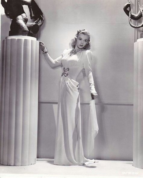 Carole Landis Hollywood Glamour Decor, Carole Landis, Gloria Grahame, Vintage Hollywood Stars, Vintage Actresses, George Hurrell, Movie Pins, Vintage Hollywood Glamour, Classic Movie Stars