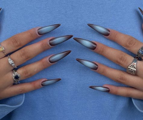 Blue Aura Nails Almond, Winter Aura Nails, James Turrell Nails, Blue Design Nails, Chrome Stiletto Nails, Chrome Nails Ideas, 3d Chrome Nails, Acrylic Nails Stiletto, 3d Chrome