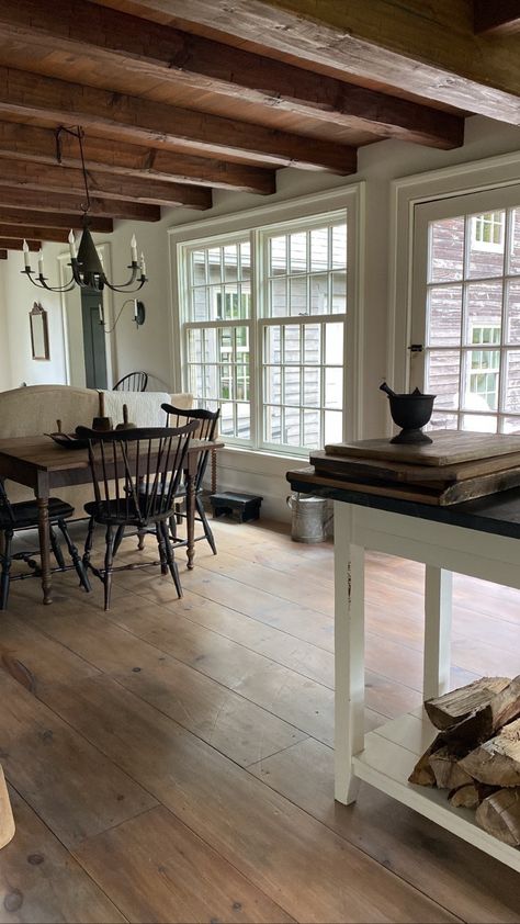 My Mom’s Style – Megan Miller New England Farmhouse Exterior, Traditional American House, Primitive Homes Interiors, Early American Homes, Megan Miller, American Dining Room, Colonial House Exteriors, Early American Style, New England Farmhouse