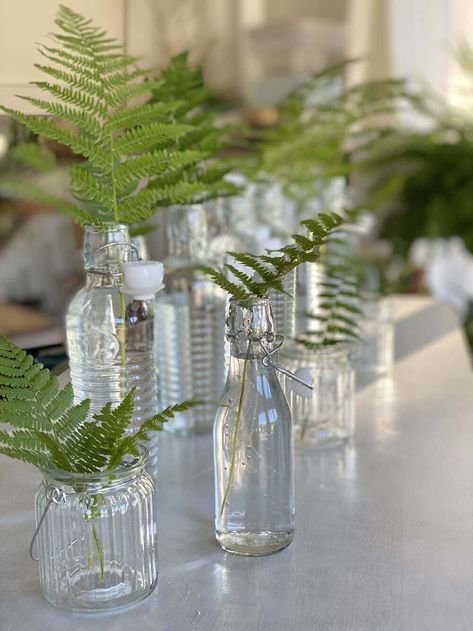 Fern Party Decor, Plant Wedding Table Decor, Wedding Flowers Ferns, Moss And Fern Centerpieces, Plant Centrepiece Wedding, Foraged Wedding Decor, Fern Centerpieces Simple, Alternative Centerpieces Wedding, Fern Themed Wedding