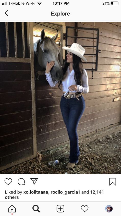 Flare Jeans And Cowboy Boots, Vaquera Dress, Outfits Rancheros Mujer, Buckle Bunnies, Cute Dope Outfits, Outfit Vaquero, Cowgirl Outfits For Women, Latina Fashion Outfits, Looks Country