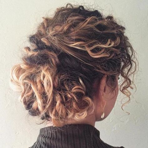 Holiday Hair Inspiration, Super Curly Hair, Trendy We Fryzurach, Curly Updo, Curly Hair Updo, Curly Hair With Bangs, Updo Hairstyles, Short Hair Updo, Short Curly Hair