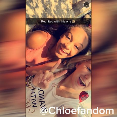 Chloe and Nia reunited! Dance Moms Snapchat, Dance Moms Quotes, Nia Sioux Frazier, Dance Moms Chloe, Dance Moms Clips, Dance Moms Memes, Nia Frazier, Nia Sioux, Dance Moms Maddie