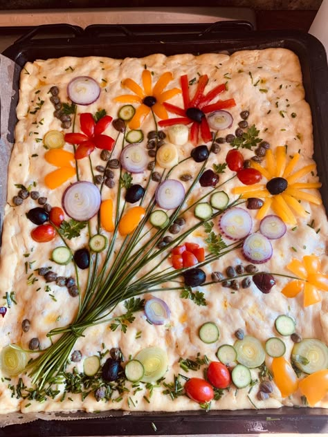 Flower Focaccia, Foccacia Bread Art, Focaccia Bread Art, Bread Scoring Patterns, Foccacia Recipe, Focaccia Art, Foccacia Bread, Bread Scoring, Focaccia Bread Recipe