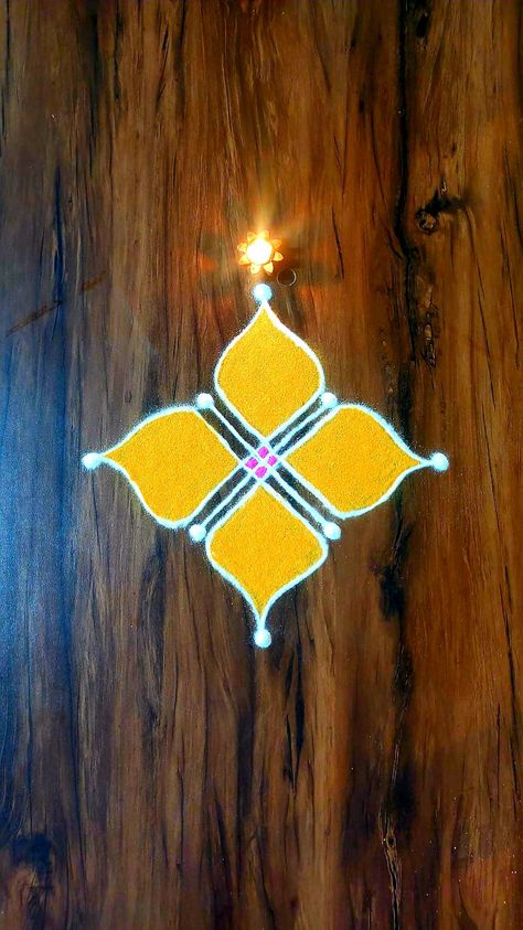 Laxmi Poojan Rangoli, Geometric Rangoli Designs, New Small Rangoli Designs, Gauri Rangoli, Vasal Kolam, Geometric Rangoli, Small Free Hand Rangoli, Doorstep Rangoli, Rose Rangoli