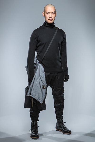 Formal Techwear, Cyberpunk Male Outfit, Subtle Poses, Tech Wear Aesthetic, White Cyberpunk, Minimal Mens Fashion, Scifi Clothing, Ninja Fashion, Urban Techwear