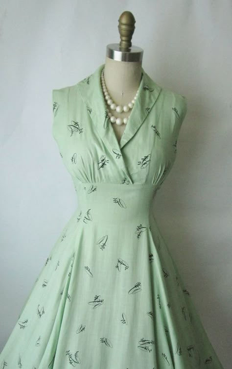 1950s Dress Casual, Green 50s Dress, 1950's Dresses, 50's Dresses, Printed Dresses Fashion, Vintage Print Dress, House Dresses, Robes Vintage, Double Necklace