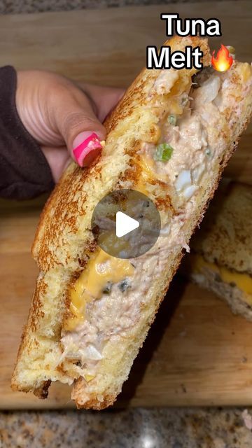 Natural Hair Lover💓♈️👑🐝✨ on Instagram: "This Ultimate Tuna Melt was sooo 🔥🔥🔥 I love tuna. This just takes it up a notch 😋

#tuna #tunasalad #tunasandwich #sandwich #sandwiches #tunamelt #tunameltsmyheart #tunamayo #homemade #homemademeals #cheese #tunalovers #tunalover #spicytuna #tunafish #tunamayo #highprotein" How To Make A Tuna Melt, Hot Tuna Sandwich, Tuna Melt, Tuna Sandwich Recipes, Tuna Mayo, Tuna Melt Sandwich, Grilled Sandwich Recipe, Hot Tuna, Tuna Melt Recipe