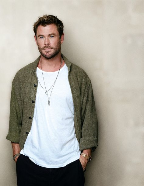 Chris Hemsworth Outfit, Chris Hemsworth Style, Chris Hemsworth Thor, Famous Actors, Australian Actors, Liam Hemsworth, Married Woman, Happily Married, Chris Hemsworth