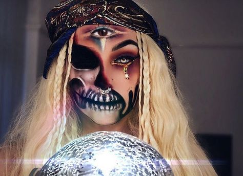 Scary Fortune Teller • Scary Fortune Teller, Asylum Horror, Fortune Teller Makeup, Fortune Teller Costume, Occult Tarot, Halloween Make-up Looks, Halloweenský Makeup, Holloween Makeup, Eyebrows Eyelashes