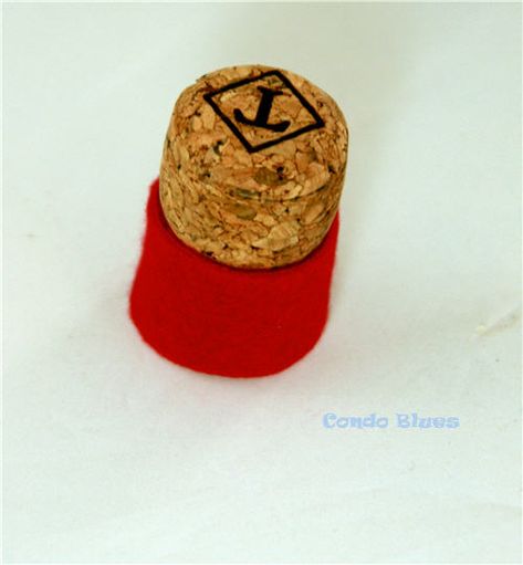 Cork Gnomes Free Pattern, Gnome Cork Magnets, Wine Cork Gnomes Diy, Gnome Magnets Diy, Wine Cork Ornaments Diy, Wine Bottle Gnomes, Wine Cork Gnomes, Cork Gnomes, Cork Decorations