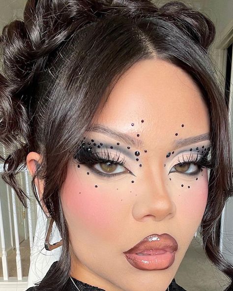 Halloween Makeup Looks With Rhinestones, Rhinestone Cat Eye Makeup, Black Eyeshadow With Rhinestones, Christmas Rhinestone Makeup, Black Diamond Makeup, Cross Makeup Look, Black Glitter Makeup Looks, Prom Eye Makeup For Black Dress, Makeup For Blue Hair