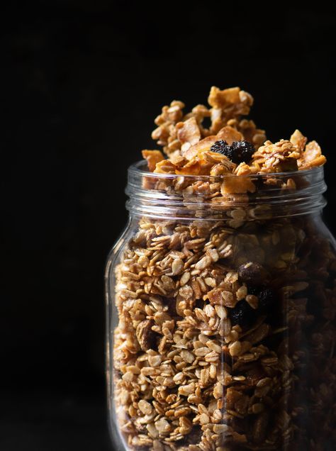 Eleven Madison Park's Granola | Chic Eats Eleven Madison Park Granola, Granola Chic, Cereal Recipes Homemade, Eleven Madison Park, Hiking Snacks, Granola Recipe, Granola Recipes, Madison Park, Cereal Recipes