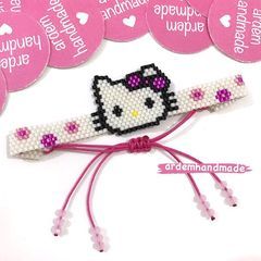 Ardem Handmade 🌿 (@ardemhandmade) • Instagram photos and videos Hello Kitty Jewelry, Miyuki Bracelet, Handmade Jewelry Tutorials, Beaded Jewelry Tutorials, Hello Kitty Items, Beaded Animals, Girls Jewelry, Brick Stitch, Hand Beading