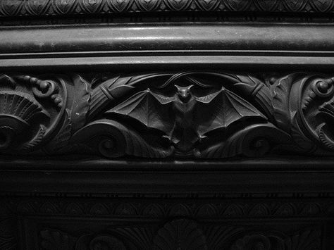 Bat crown molding Rabastan Lestrange, Wal Art, Catty Noir, Goth Home, Goth Decor, Relief Sculpture, Gothic Decor, Gothic Home Decor, Gothic House