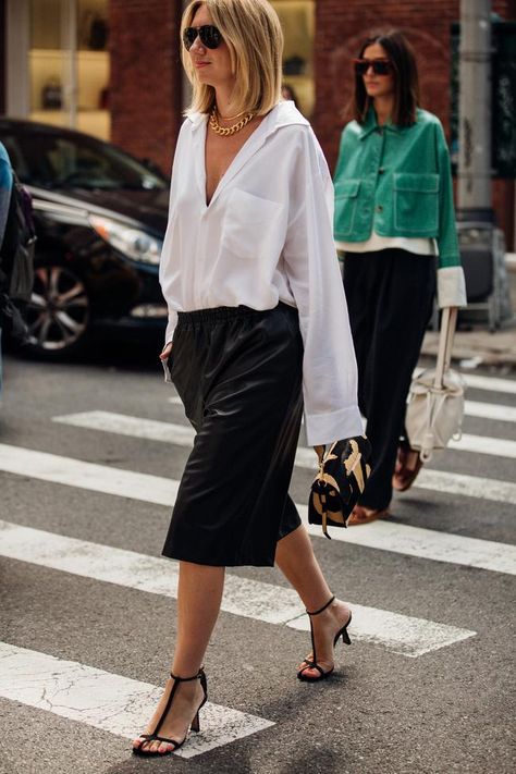 Lisa Aiken, Street Style New York, Nyfw Street Style, Paris Mode, Summer Capsule Wardrobe, Styling Inspiration, Looks Street Style, Fashion Styling, Mode Inspo