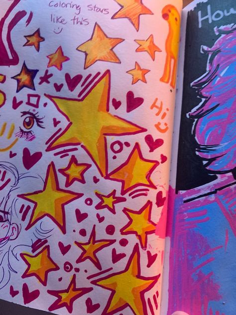 pretty stars drawing Pretty Graffiti Art, Ways To Decorate Your Sketchbook Cover, Art Collab Template 2 People, Sketchbook Ideas Colorful, Cool Sketch Book Pages, Doodles In Books, Ideas Drawing Inspiration Sketchbooks, Colorful Sketchbook Ideas, Idea For Sketchbook