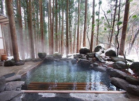 31 Soothing Outdoor Spa Ideas For Your Home | DigsDigs Kurokawa Onsen, Outdoor Jacuzzi, Onsen Japan, Kolam Air, Outdoor Hot Tub, Piscina Natural, Jacuzzi Outdoor, Outdoor Spa, Dream Pools