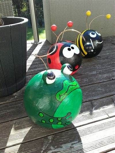 bowling ball frog Painting | Bowling ball yard art, Bowling ball crafts ... Painted Bowling Balls Yard Art, Bowling Ball Crafts, Bowling Pin Crafts, Bowling Ball Garden, Bowling Ball Yard Art, Butterfly Garden Art, Bowling Ball Art, Frog Painting, Flag Wreath