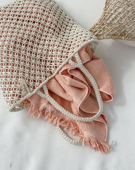 Beach Mom, Beach Items, Macrame Dress, Macrame Bag, Pink Summer, Macrame Ideas, Mom Tattoos, Fashion Hacks Clothes, Macrame Design