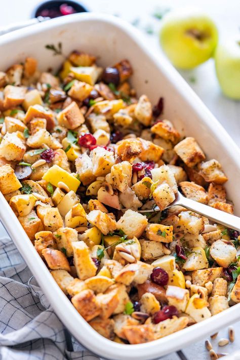 Homemade cranberry stuffing, perfect side dish for your holiday table. Stuffing From Scratch, Veggie Stuffing, Classic Stuffing Recipe, Cranberry Stuffing, Roasted Fall Vegetables, Homemade Stuffing, Breakfast Salad, Easy Homemade Recipes, Homemade Italian