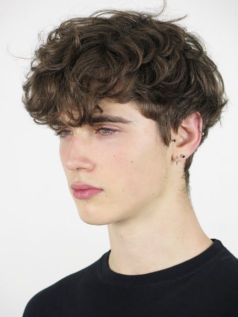 90s Male Haircut, Transmasculine Haircut, Male Haircuts Medium, Good Hairstyles For Boys, Short Man Haircut, 2c Hair Men, Curly Men Hair, Cortes De Cabello Corto Hombre, Pixie Cut Men