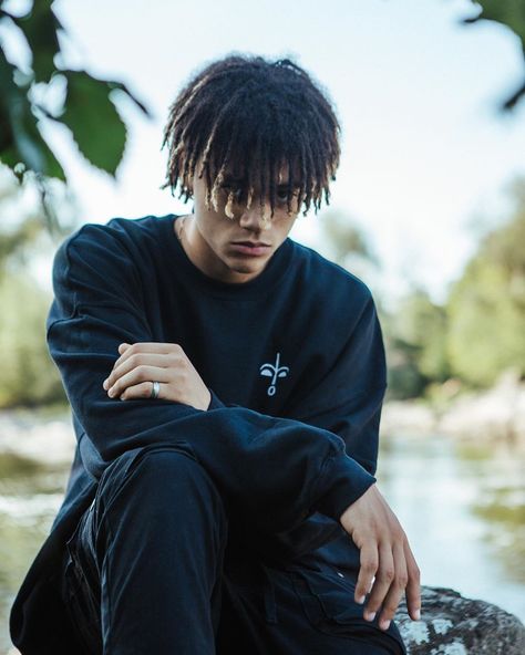 Short Dread Styles, Short Dreads, Dyed Hair Men, Men Haircut Curly Hair, Cute Dreads, Girl Gang Aesthetic, Dreadlock Hairstyles For Men, Afro Men, Plaits Hairstyles