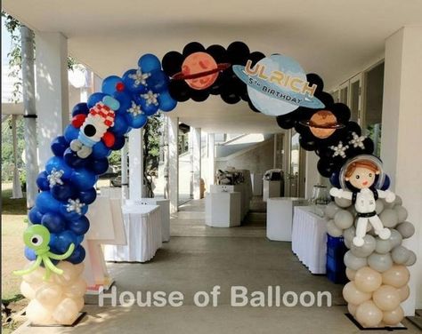 Cake Wall Decor, Two The Moon Birthday Party, Moon Birthday Party, First Birthday Decorations Boy, Space Party Decorations, Rocket Party, Moon Birthday, Two The Moon, Astronaut Party