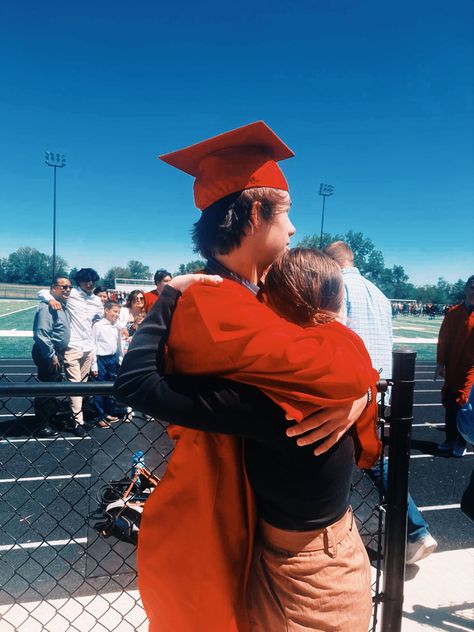 #boyfriend , #graduation , #18 , #hug , #coupleaesthetic , #couplepics Couple At Graduation, Graduation Boyfriend Pictures, Bf Graduation Pictures, Graduation Pictures With Girlfriend, Graduation Couple Aesthetic, Boyfriend Graduation Outfit, Boyfriend Graduation Pictures, Graduation With Boyfriend, Bf Graduation