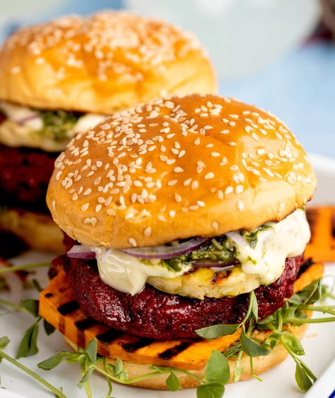 Beetroot Burger, Halloumi Burger, Beetroot Burgers, Sweet Potato Slices, Lamb Burgers, Beet Recipes, Cooking Dishes, Veggie Burgers, Brioche Buns