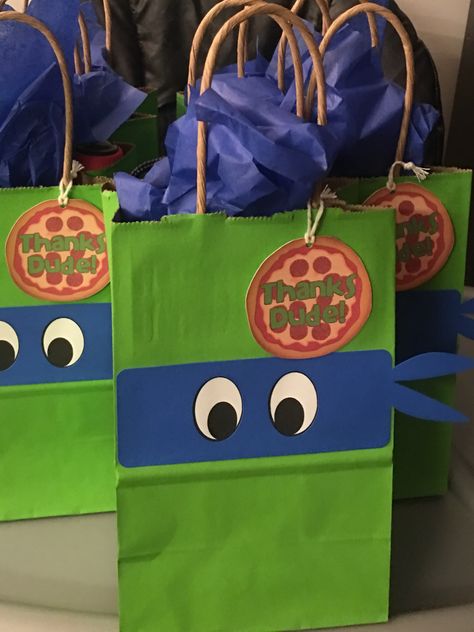 Ninja Turtle Party Favor Bags Ninja Turtle Candy Bags, Ninja Turtle Gift Bags, Ninja Turtles Birthday Party Favors, Ninja Turtle Goodie Bag Ideas, Turtle Party Favors, Ninja Turtle Theme Party, Party Favors Ideas, Ninja Turtle Theme, Ninja Turtles Birthday