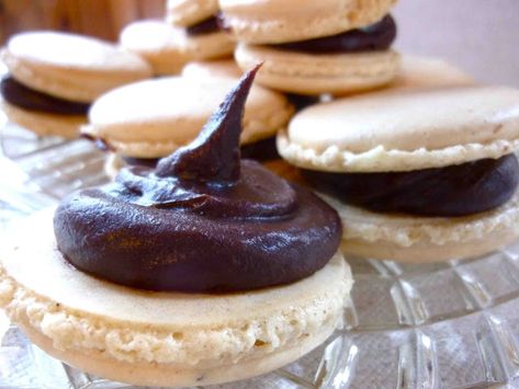 Ginger Macarons with Dark Chocolate Port Ganache Ginger Macarons, Macaroon Recipes, Ginger Spice, Sweet Savory, Macaroons, Christmas Baking, Mini Cheesecake, Holiday Party, Macarons