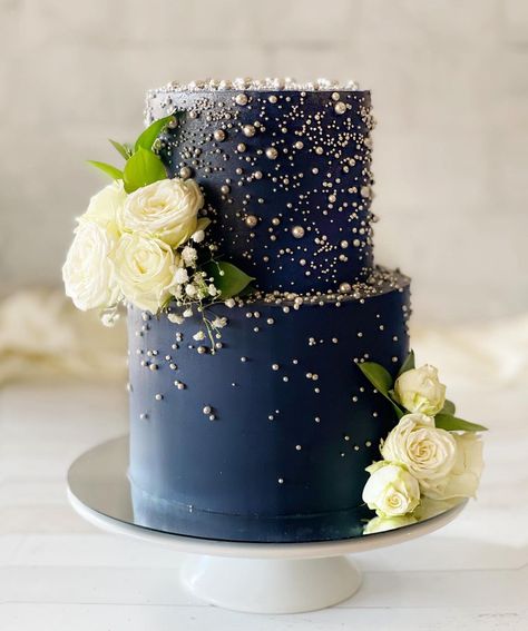 Adrean | The Baking Momma | AZ (@thebakingmommaaz) posted on Instagram • Mar 22, 2021 at 11:14pm UTC Midnight Blue Cake, Sapphire Cake, Traditional Wedding Colors, Dark Blue Cake, Wedding Cake Designs Blue, Navy Blue Wedding Cake, Navy Blue Cake, Blue And Gold Cake, Navy Wedding Cake