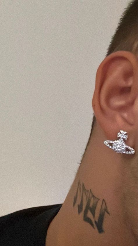 Aesthetic Vivienne Westwood, Ear Piercings Aesthetic, Piercings Aesthetic, Vivienne Westwood Earrings, Men's Piercings, Streetwear Jewelry, Dope Jewelry Accessories, Diy Easter Gifts, Cool Ear Piercings