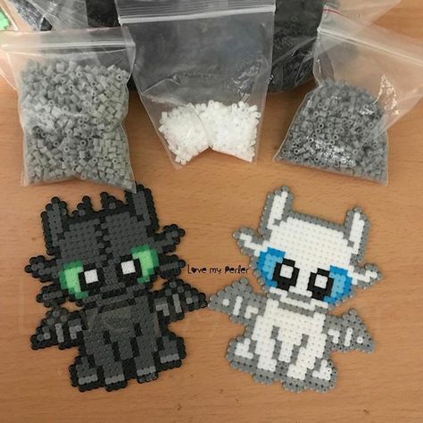 Httyd Perler Beads, How To Train Your Dragon Perler Beads, Toothless Perler Bead Patterns, Toothless Pixel Art, Easy Perler Beads Ideas, Hama Beads Design, Perler Bead Templates, Perler Crafts, Melty Beads