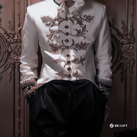 Dark Royalty Outfits Men, Royal Boy Aesthetic, King Outfit Royal Aesthetic, Prince Aesthetic Outfit, Royal Aesthetic Male, Prince Aesthetic Royal, Royalty Aesthetic, Royal Aesthetic, Fantasy Clothing