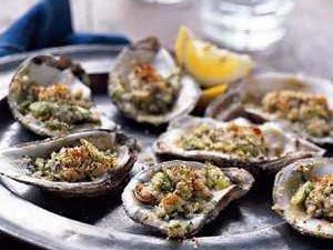 This hot appetizer is served on the half shell for an elegant presentation. The ground red pepper lends a subtle heat to the breadcrumb topping. Oysters Casino, Roasted Oysters, Oyster Roast, Oyster Recipes, Hot Appetizers, Stuffed Banana Peppers, Stuffing Recipes, Healthy Appetizers, Seafood Dishes