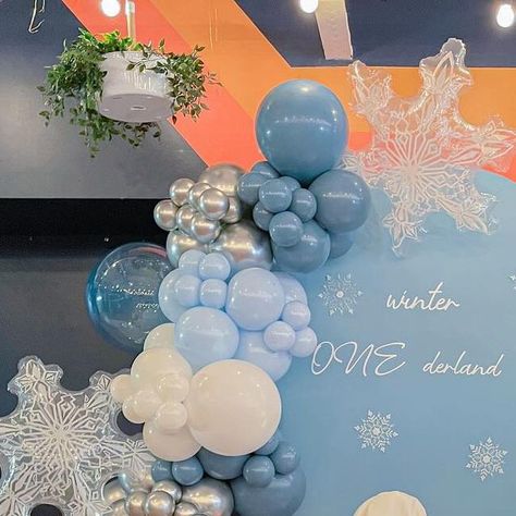 Decor and balloons by Anya on Instagram: "❄️Winter ONEderland ❄️ . . . #winteronederland #winterbirthday #winterdecor #winterbirthdayparty #winterbirthdaydecor #snowflakes #winterballoons #letitsnow #firstbirthday #firstbirtdaydecor" 1st Birthday Party Ideas Winter, Birthday Party Ideas Winter, Winter Onederland Party Boy, 1st Birthday Party Ideas, Onederland Party, Winter Onederland Party, Winter Birthday Parties, Party Boy, Winter Onederland