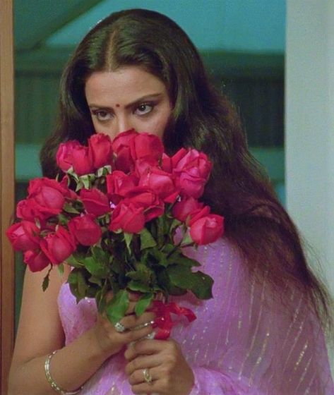 taurus moodboard🦋 on Instagram: “SILSILA (1981) • * * #taurus #silsila #rekha” Rekha Actress, Bollywood Retro, South Asian Aesthetic, Desi Love, Retro Bollywood, 90s Bollywood, Vintage India, Vintage Bollywood, Indian Aesthetic