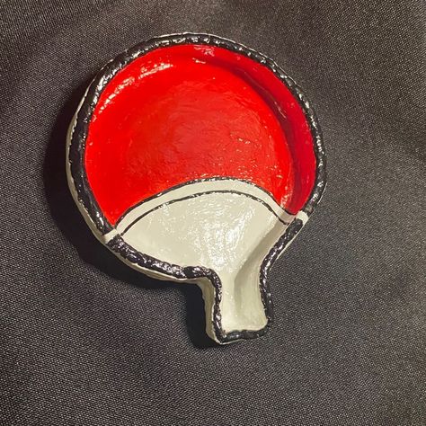 Anime Ceramics, Uchiha Crest, Anime Diy, Clay Molds, Clay Inspo, Anime Items, Clay Plates, Clay Magnets, Sculpture Art Clay