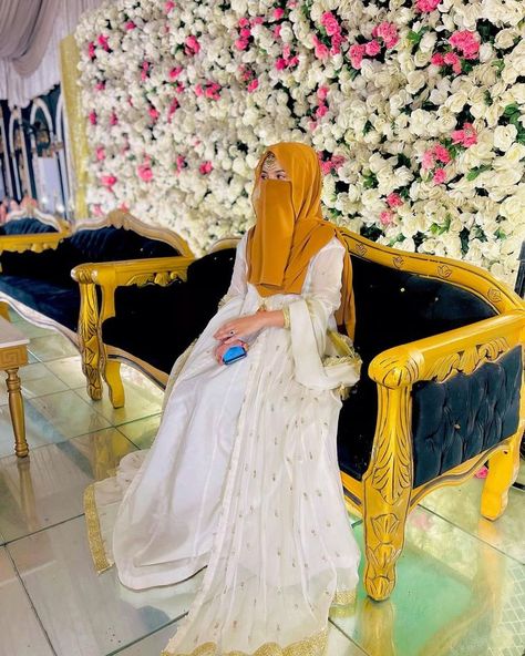 Niqab Bride, Pakistani Maxi, Muslim Dp, Niqabi Bride, Nights Aesthetic, Bridal Hairstyle Indian Wedding, Hijab Dpz, Hijabi Brides, Party Wears