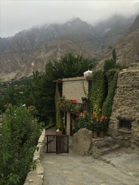 Pakistan Village Aesthetic, Old Pakistan, Pakistan Village, Pakistan House, Hunza Valley Pakistan, Hunza Pakistan, Pakistan Aesthetic, Baltit Fort, Old Cafe