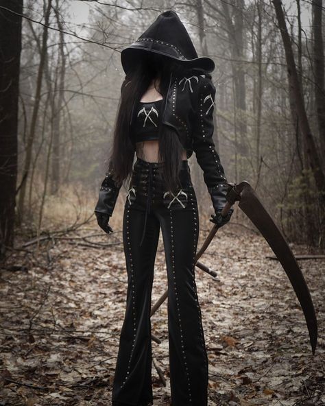 Grim Reaper Halloween Costume, Sharon Ehman, Grim Reaper Costume, Reaper Costume, Grim Reaper Halloween, Halloween Costumes 2022, Toxic Vision, Hot Halloween Outfits, Fair Outfits