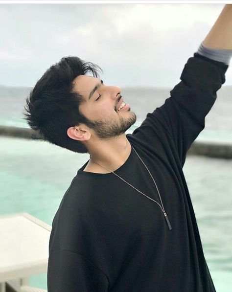 ARMAN MALIK Teen Actors, Arman Malik, Singer Talent, Armaan Malik, Blurred Background Photography, Crush Pics, Handsome Prince, My Prince Charming, Famous Singers