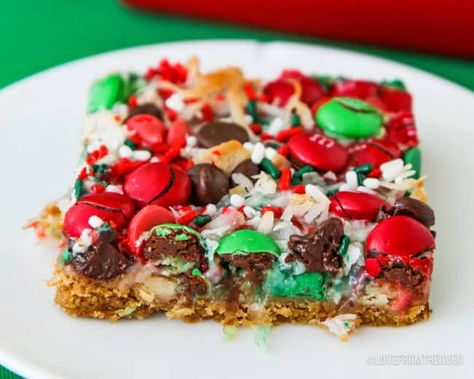 Christmas Magic Cookie Bars • Love From The Oven Magic Cookie Bar Recipe, Christmas Cookie Bars, Christmas Cookie Swap, Easy Holiday Treats, Magic Cookie Bars, Hot Chocolate Cookies, Crinkle Cookies, Cookie Bar Recipes, Snacks Für Party