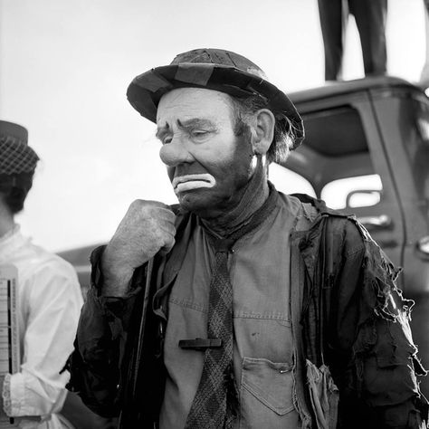 Vivian Maier - Emmett Kelly as the clown figure "Weary Willie" Vivian Maier Street Photographer, Vivian Mayer, Emmett Kelly, Photo New York, Diane Arbus, Robert Frank, Vivian Maier, Pantomime, A Clown