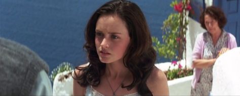 Alexis Bledel as Lena Kaligaris in The Sisterhood Of The Traveling Pants Alexis Bledel Sisterhood Pants, Lena Kaligaris, 50s Hollywood, Sisterhood Of The Traveling Pants, Film Journal, Greece Trip, The Sisterhood, Film Icon, Alexis Bledel