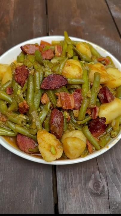 Sausage Green Beans, Sausage And Green Beans, Smothered Potatoes, Smothered Green Beans, Chicken Cheesesteak, Beans And Sausage, Seafood Gumbo, Green Beans And Potatoes, Sausage Potatoes